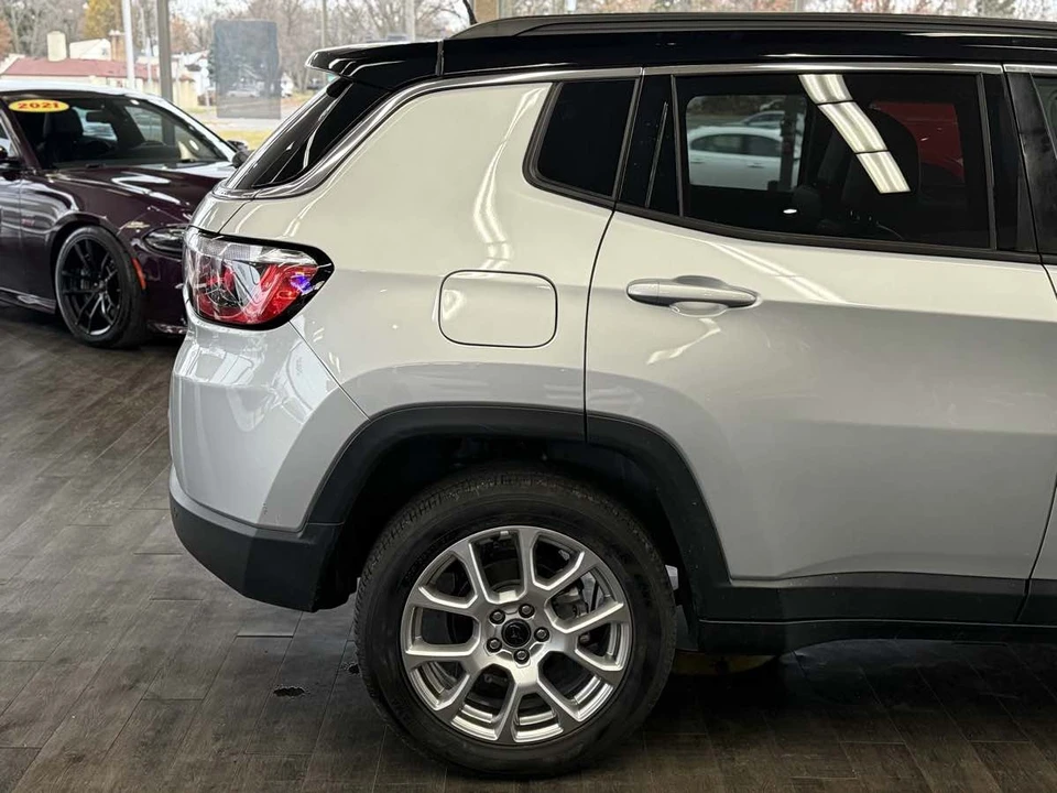 2025 Jeep Compass - Image 17 of 21
