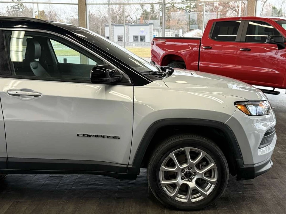 2025 Jeep Compass - Image 19 of 21