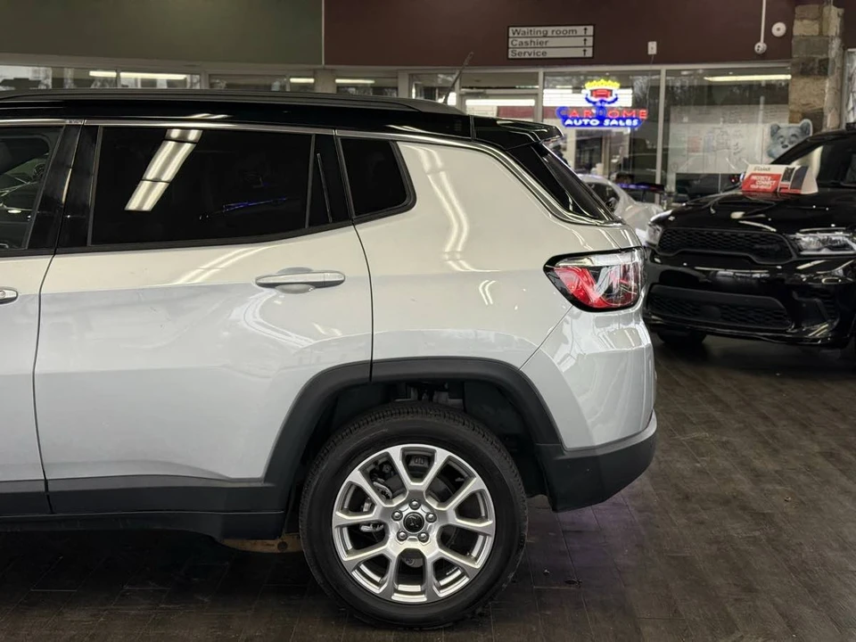 2025 Jeep Compass - Image 10 of 21