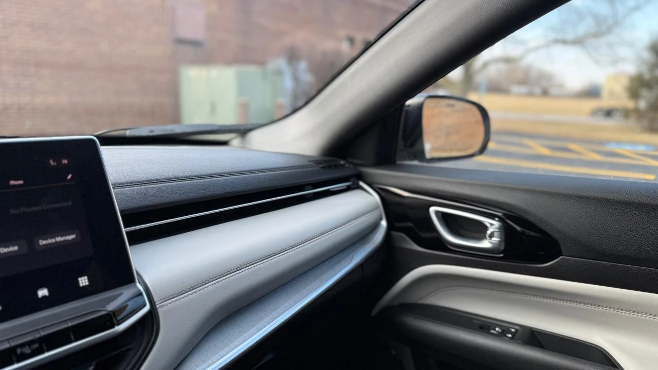 2025 Jeep Compass - Image 19 of 21
