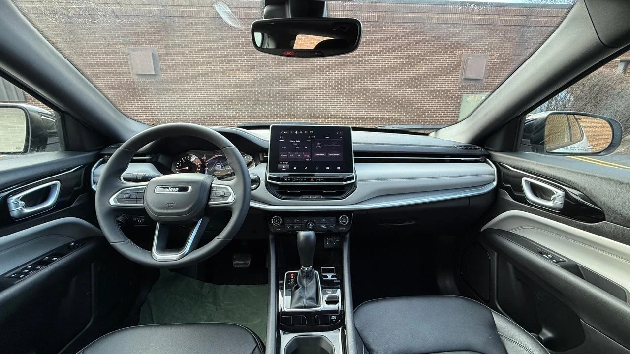 2025 Jeep Compass - Image 15 of 21