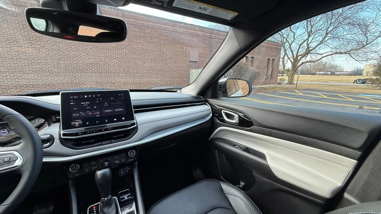 2025 Jeep Compass - Image 18 of 21