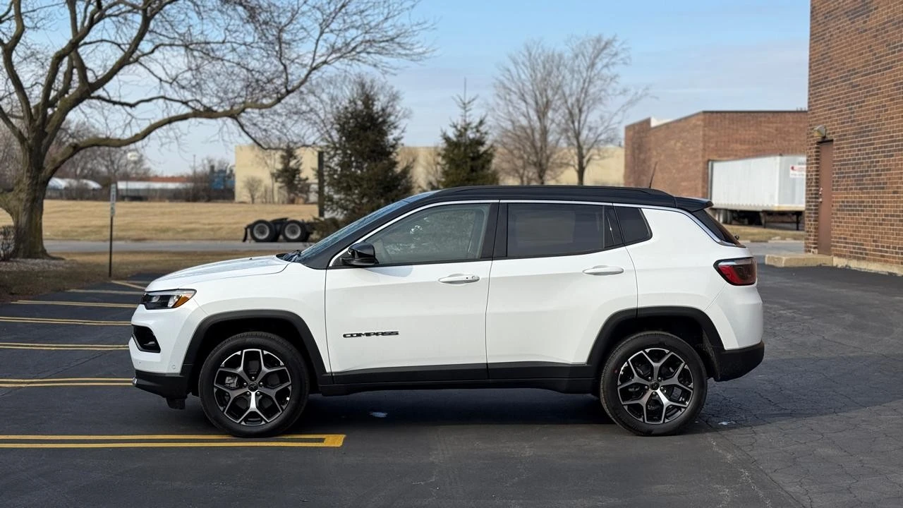 2025 Jeep Compass - Image 4 of 21