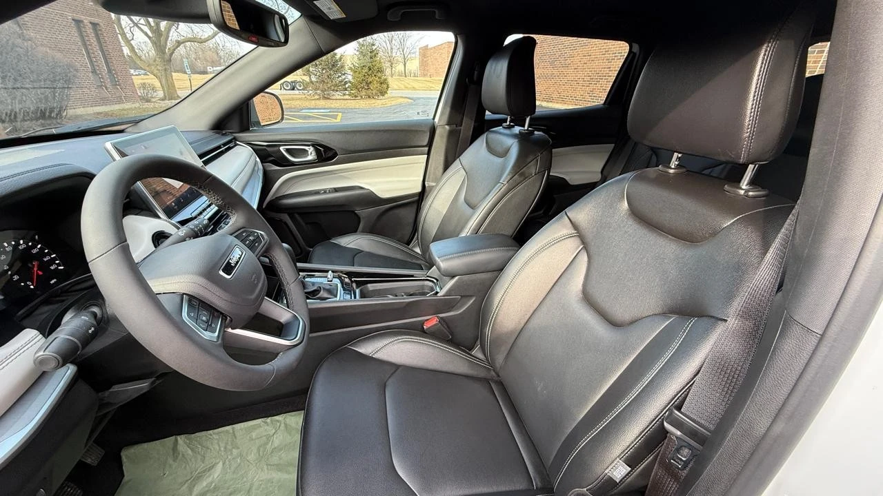 2025 Jeep Compass - Image 9 of 21