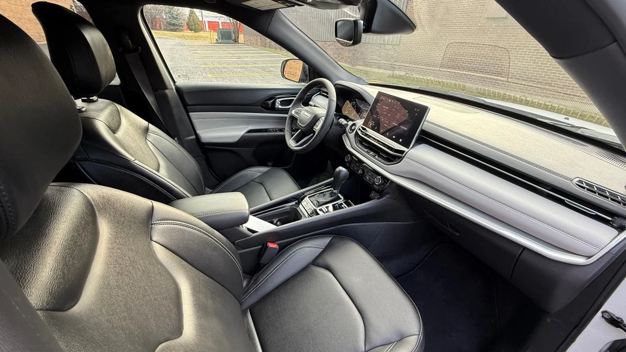 2025 Jeep Compass - Image 11 of 21