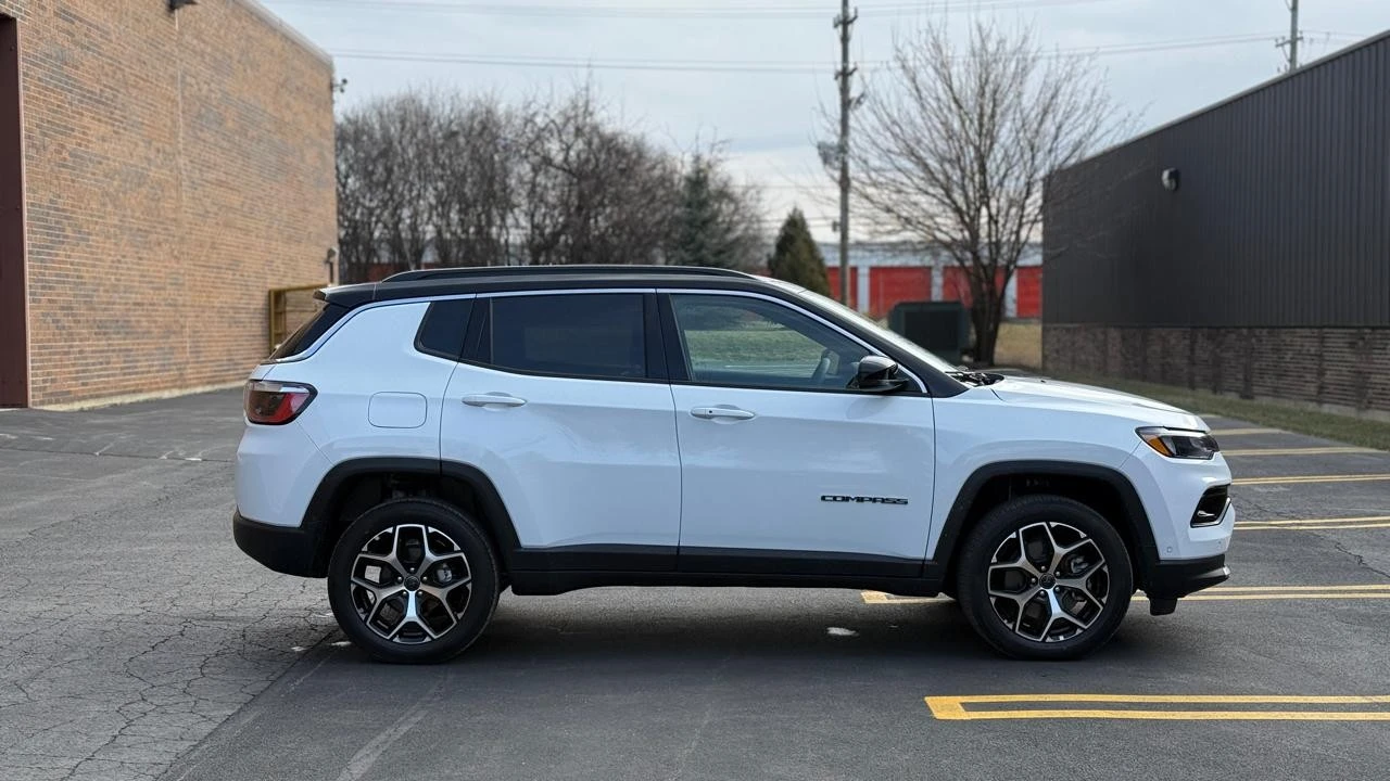 2025 Jeep Compass - Image 8 of 21