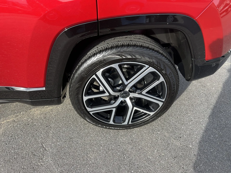2025 Jeep Compass - Image 10 of 12