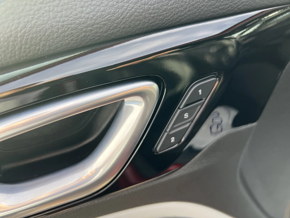 2025 Jeep Compass - Image 15 of 21