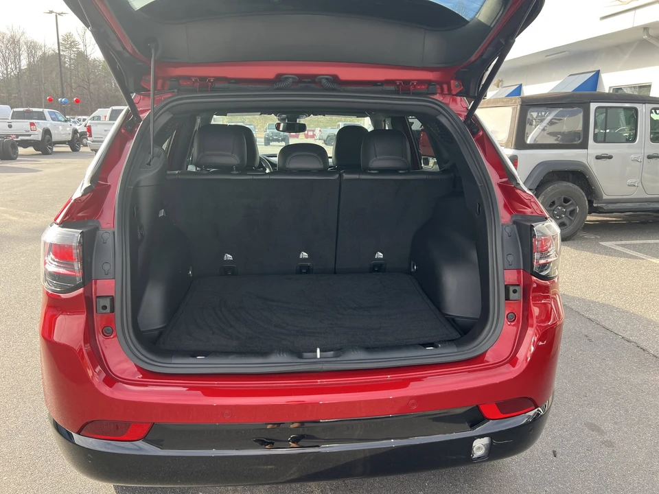 2025 Jeep Compass - Image 9 of 21