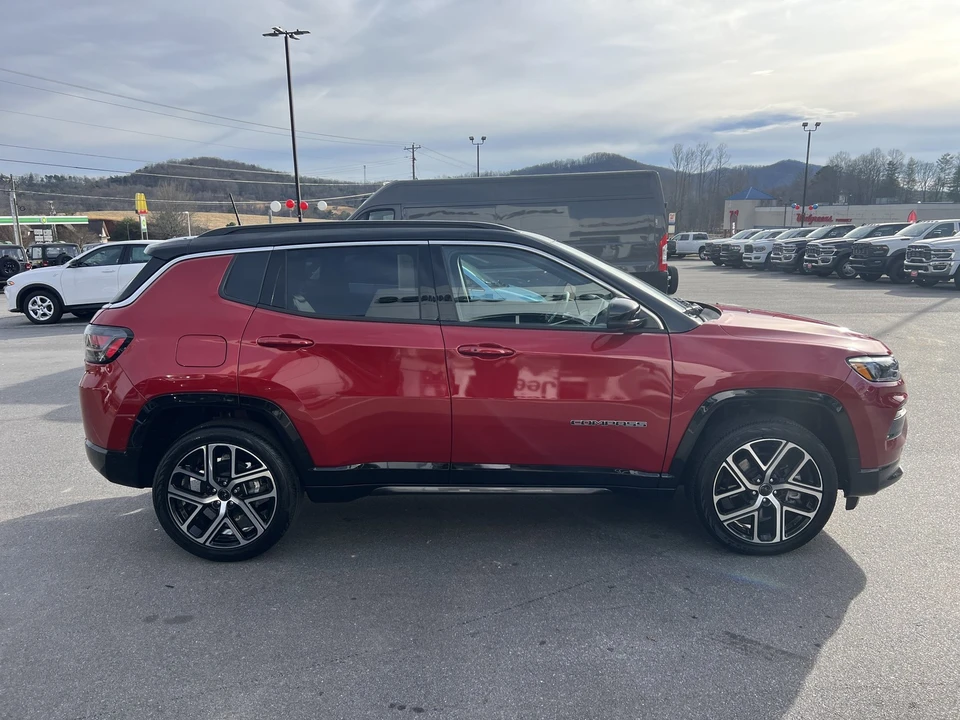2025 Jeep Compass - Image 4 of 12