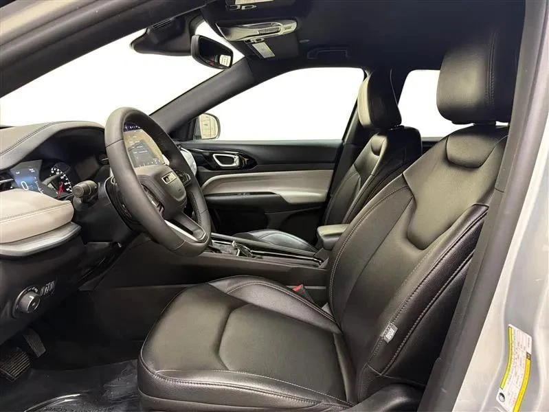 2025 Jeep Compass - Image 9 of 12