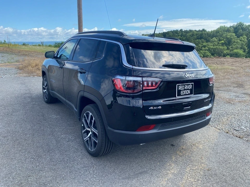2025 Jeep Compass - Image 7 of 12