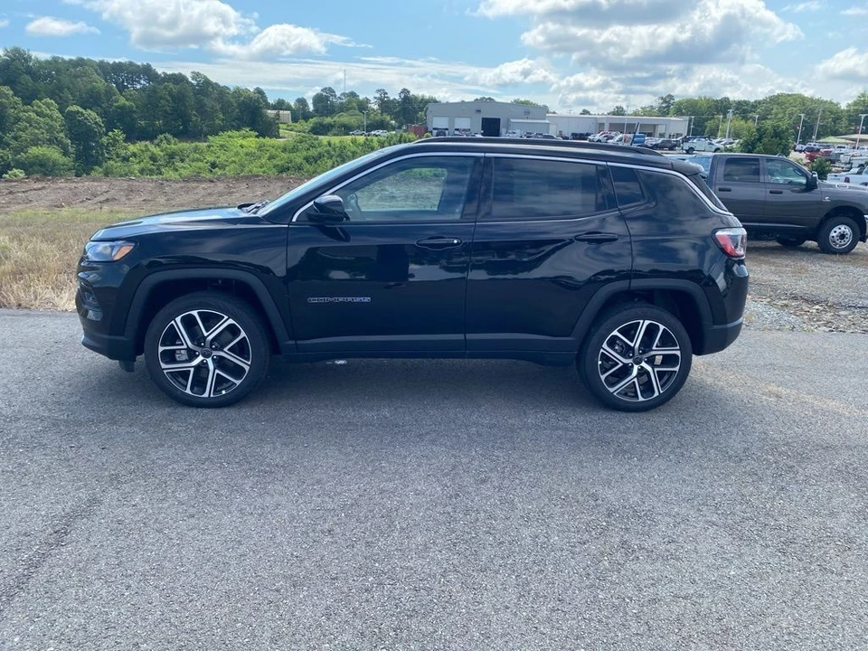 2025 Jeep Compass - Image 8 of 12