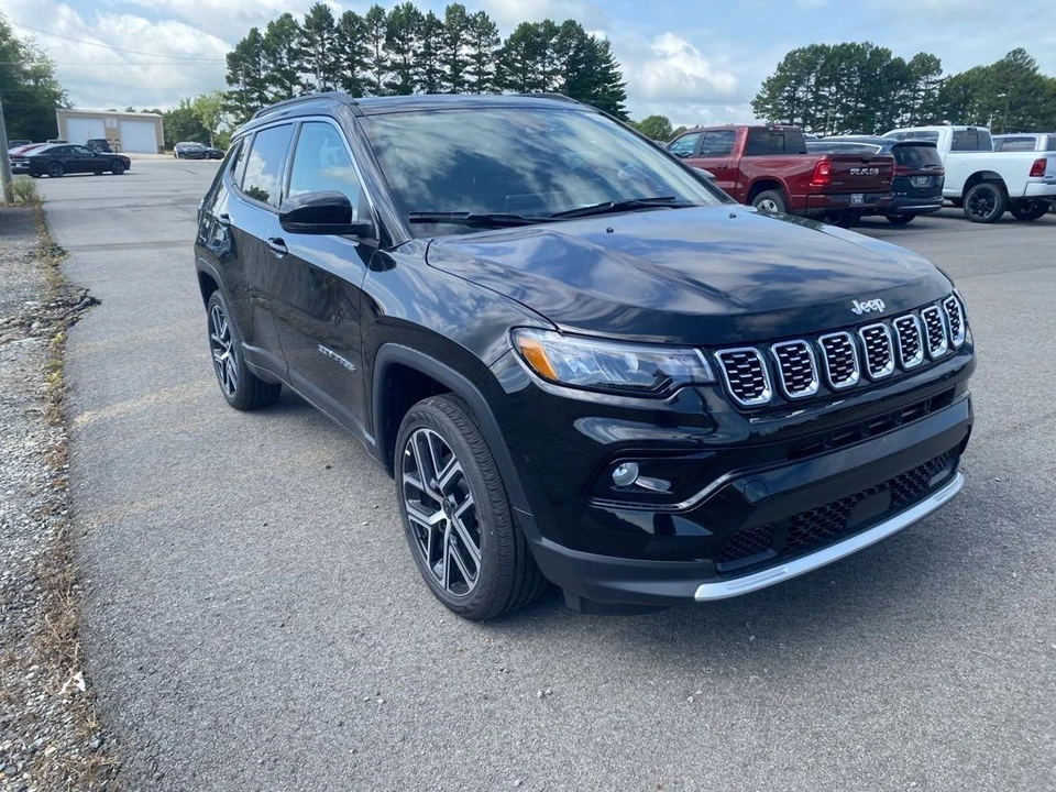 2025 Jeep Compass - Image 3 of 12