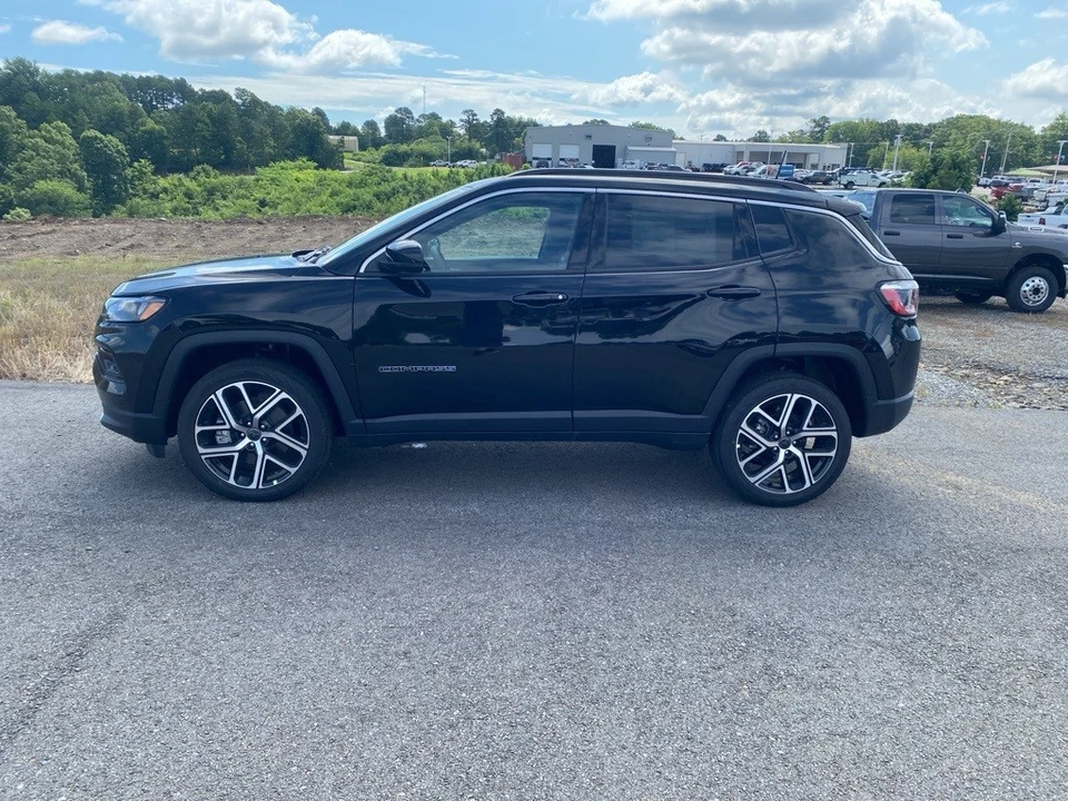 2025 Jeep Compass - Image 8 of 12