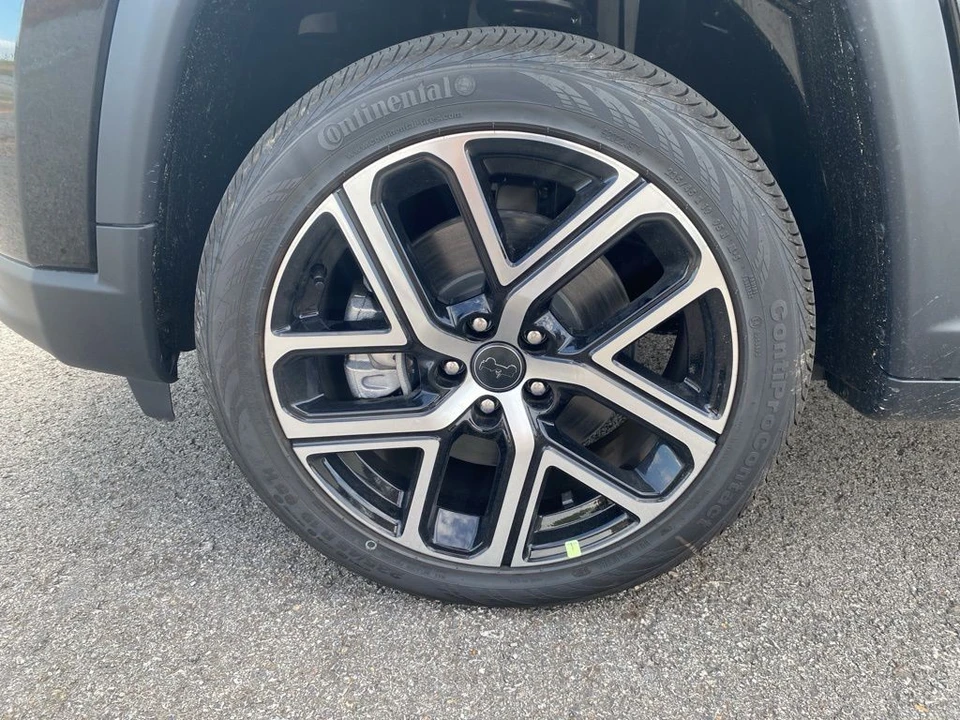2025 Jeep Compass - Image 9 of 12