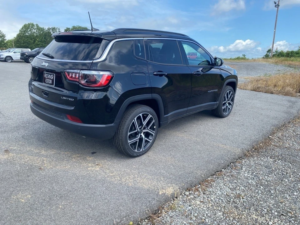 2025 Jeep Compass - Image 5 of 12