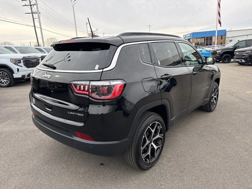 2025 Jeep Compass - Image 5 of 21