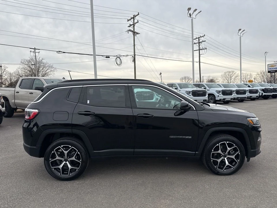 2025 Jeep Compass - Image 6 of 12