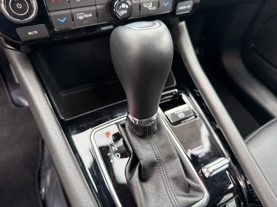 2025 Jeep Compass - Image 17 of 21
