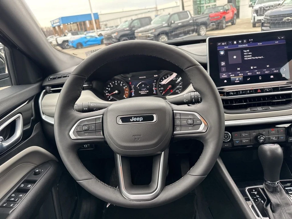 2025 Jeep Compass - Image 14 of 21