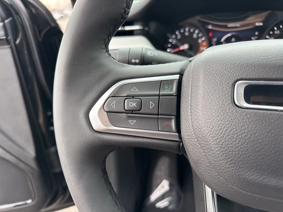 2025 Jeep Compass - Image 15 of 21