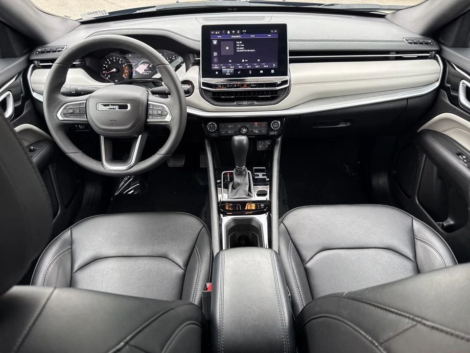 2025 Jeep Compass - Image 13 of 21