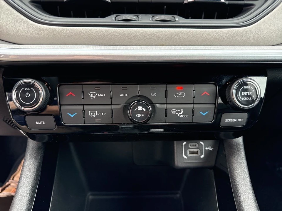 2025 Jeep Compass - Image 19 of 21
