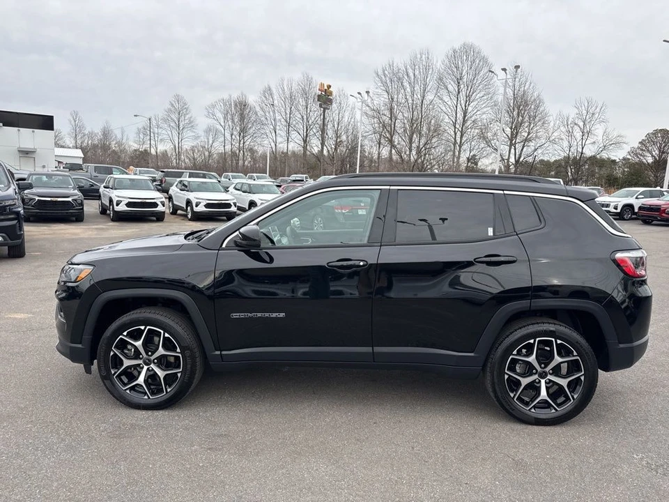 2025 Jeep Compass - Image 2 of 21