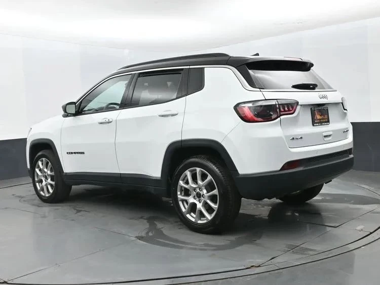 2025 Jeep Compass - Image 9 of 12