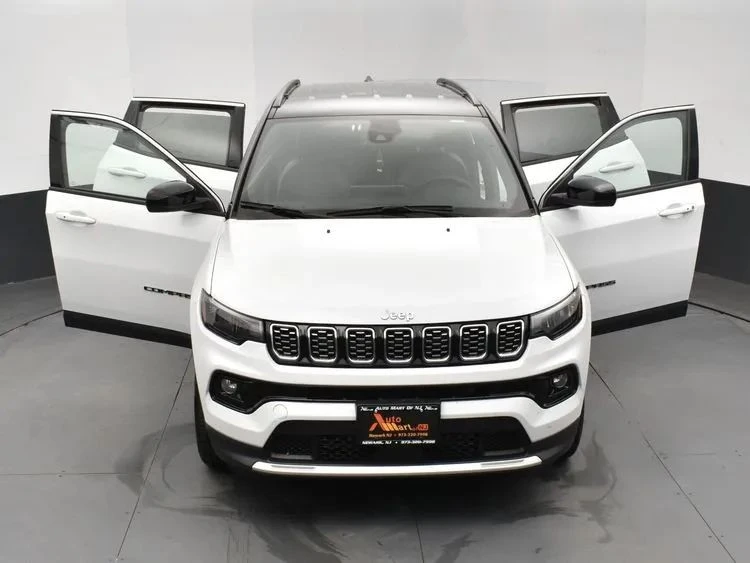 2025 Jeep Compass - Image 10 of 12