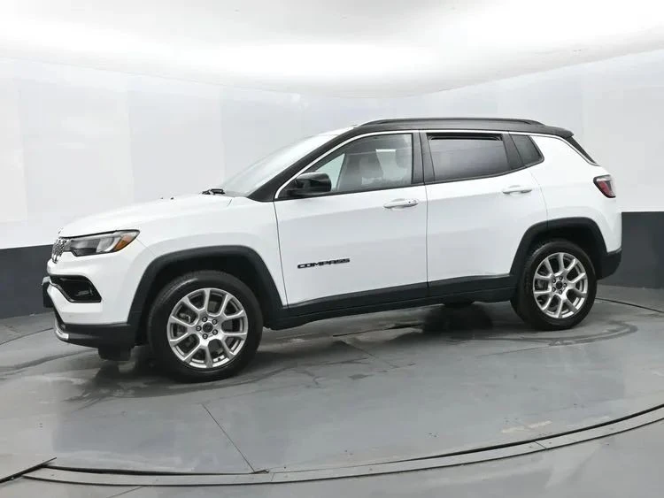 2025 Jeep Compass - Image 5 of 12