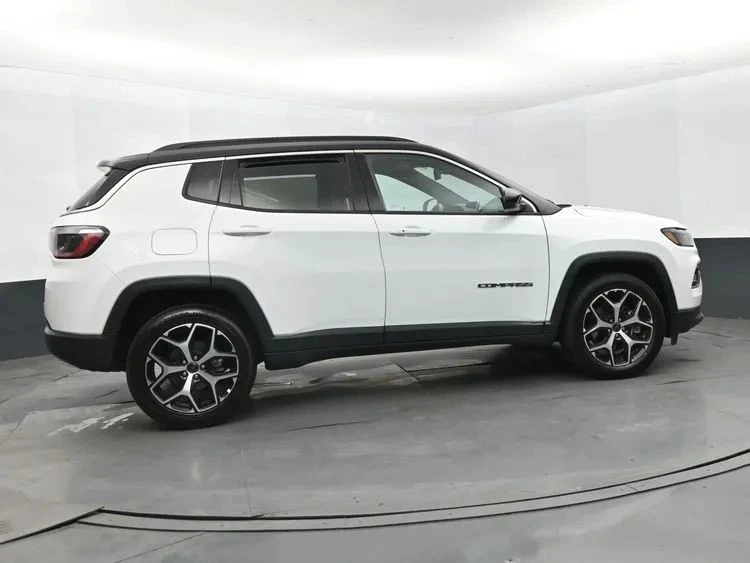 2025 Jeep Compass - Image 4 of 12