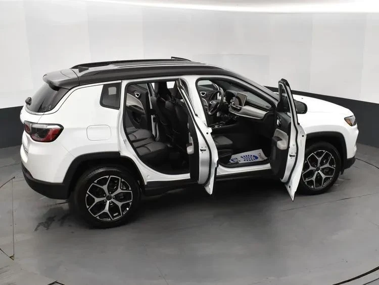 2025 Jeep Compass - Image 6 of 12