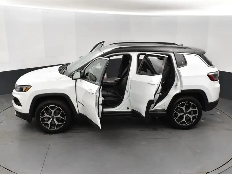 2025 Jeep Compass - Image 7 of 12