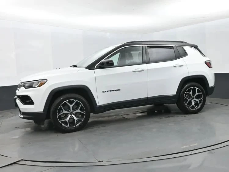 2025 Jeep Compass - Image 5 of 12