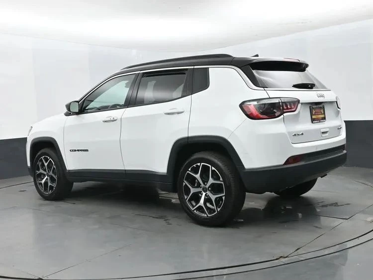 2025 Jeep Compass - Image 9 of 12