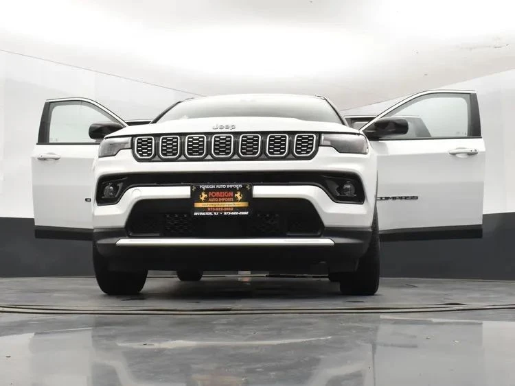 2025 Jeep Compass - Image 11 of 12