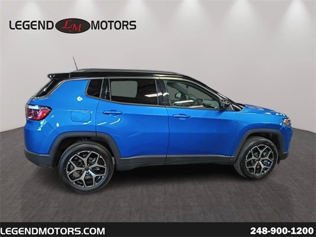 2025 Jeep Compass - Image 9 of 12