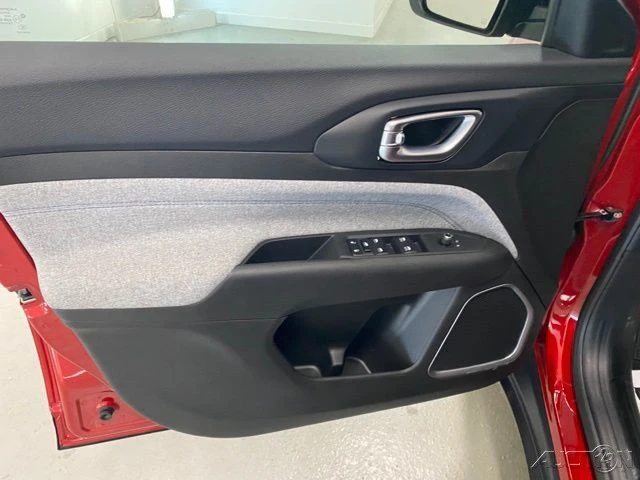 2025 Jeep Compass - Image 10 of 12