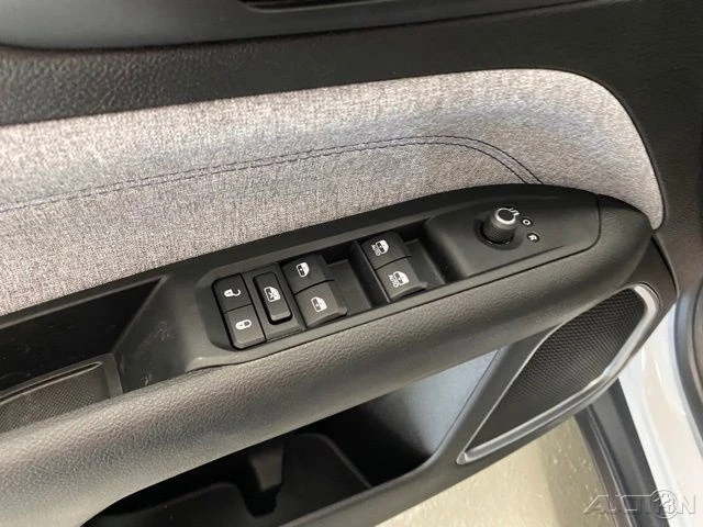 2025 Jeep Compass - Image 11 of 12