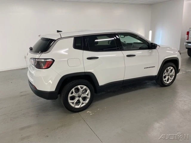 2025 Jeep Compass - Image 6 of 12