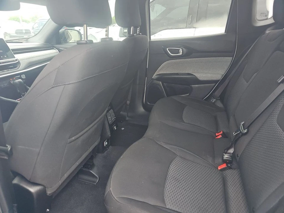 2025 Jeep Compass - Image 7 of 10