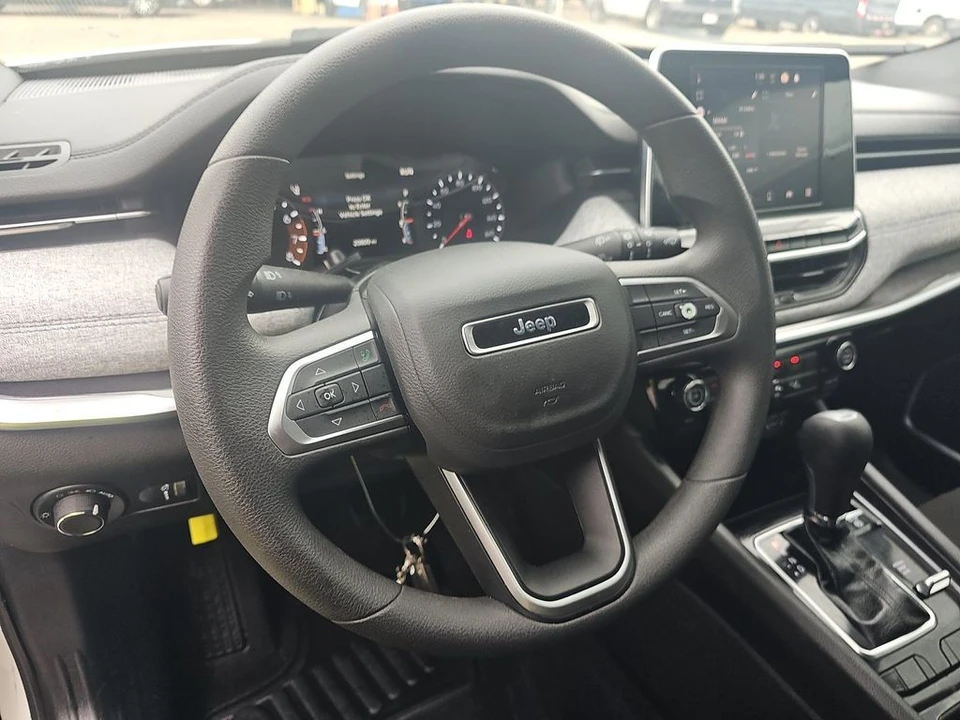 2025 Jeep Compass - Image 5 of 10