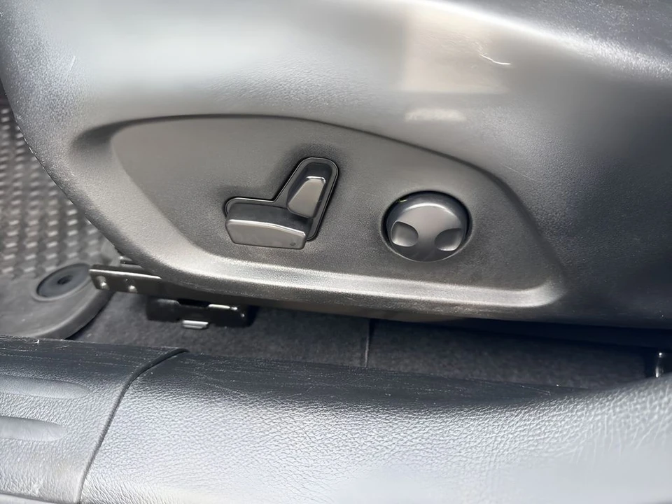 2025 Jeep Compass - Image 10 of 21