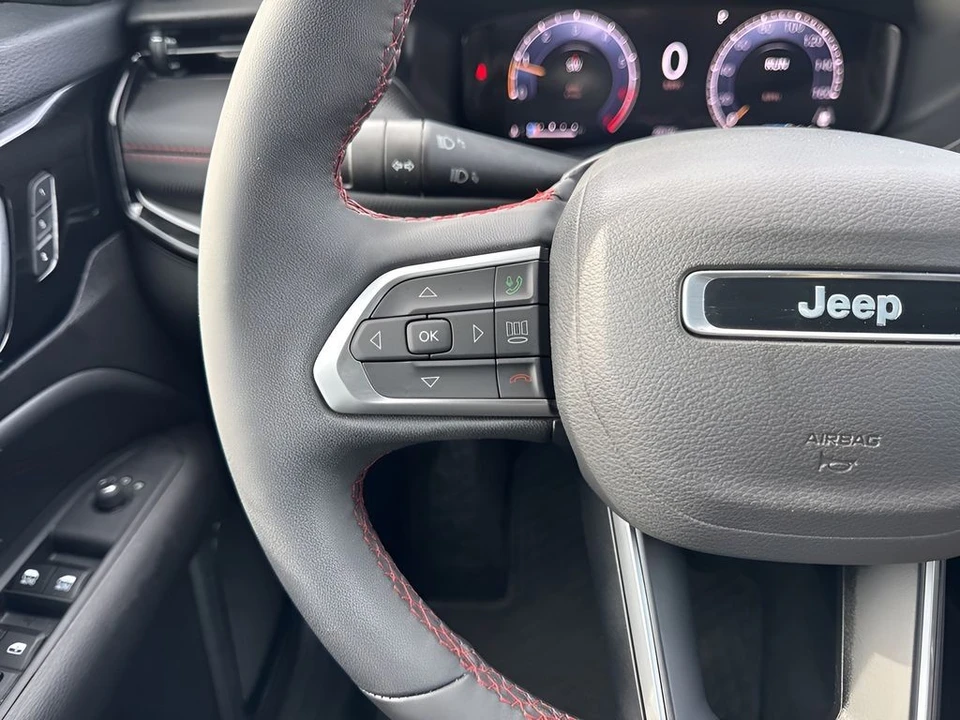 2025 Jeep Compass - Image 15 of 21