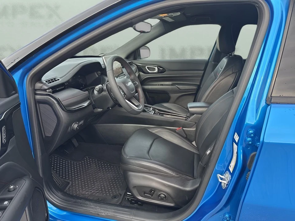 2025 Jeep Compass - Image 9 of 21