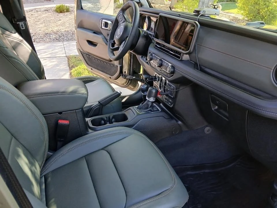 2025 Jeep JT Gladiator - Image 11 of 20