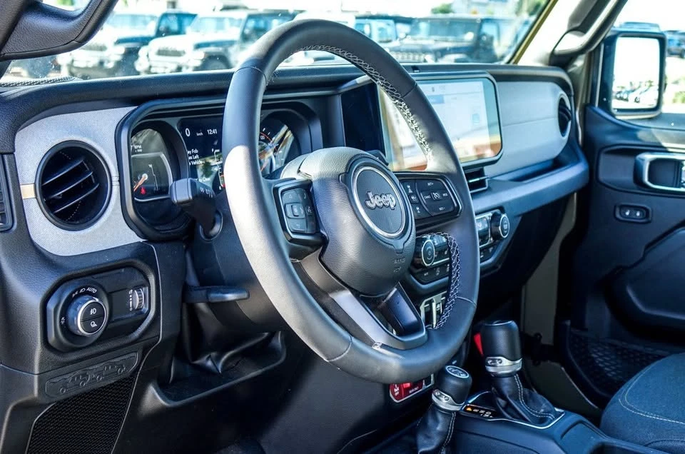 2025 Jeep JT Gladiator - Image 8 of 12