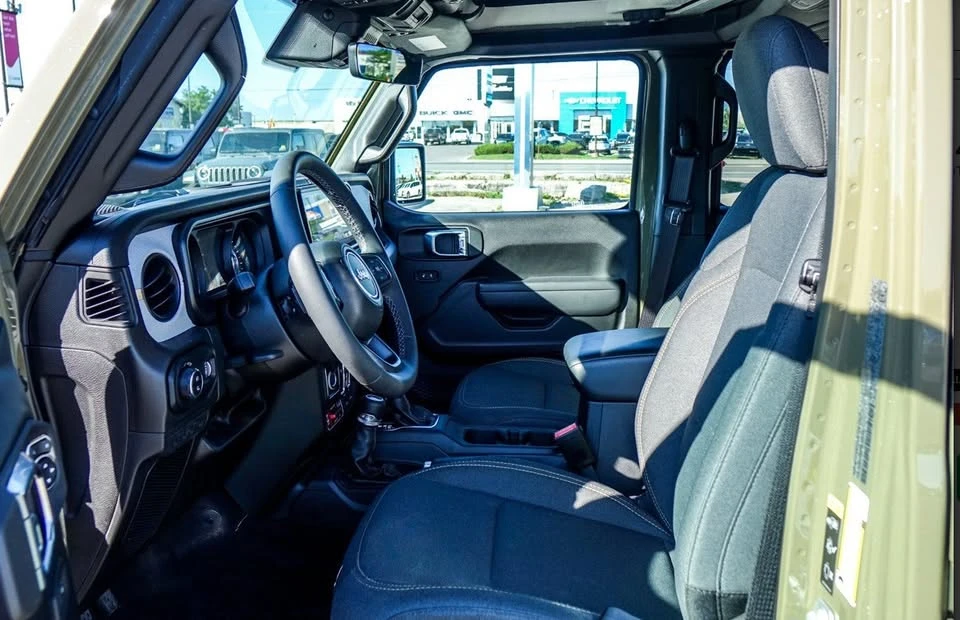 2025 Jeep JT Gladiator - Image 10 of 12
